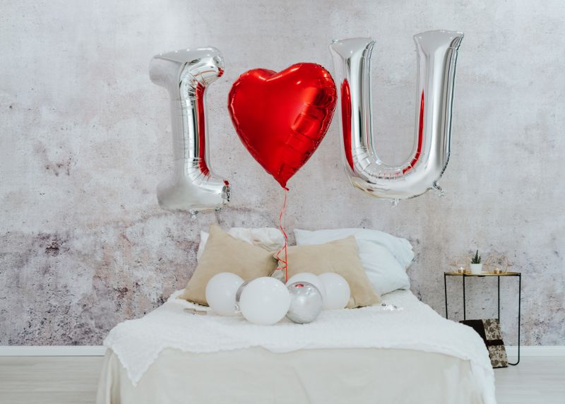 Buchstaben XXL I love U mit rotem Herzballon zum Hochzeitsantrag oder Jahrestag