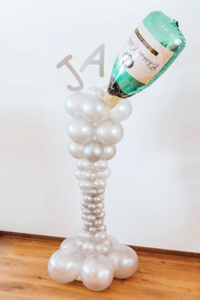 Ballonsäule als Sektglas in silber mit Sektflasche